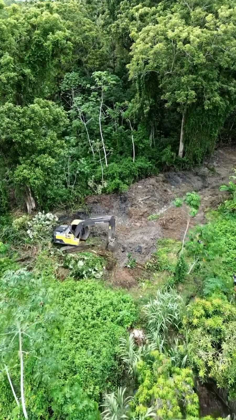 Camacã: Prefeitura realiza o maior trabalho de limpeza da história no canal em Leoventura